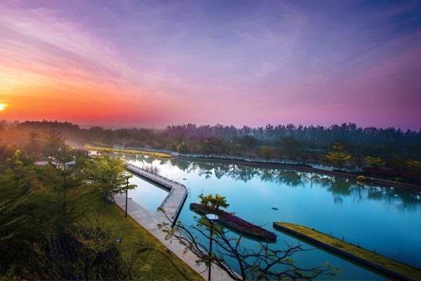 Embassy Lakeside Apartments